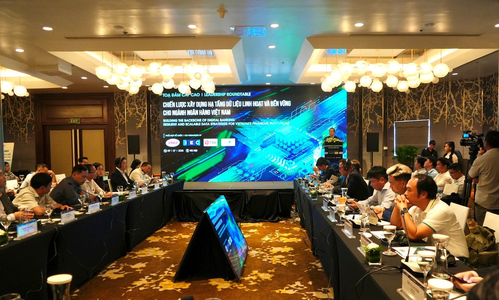 NAPAS Participates in the “High-Level Forum: Strategies for Building Flexible and Sustainable Data Infrastructure for Vietnamese Banks”- Ảnh 1.