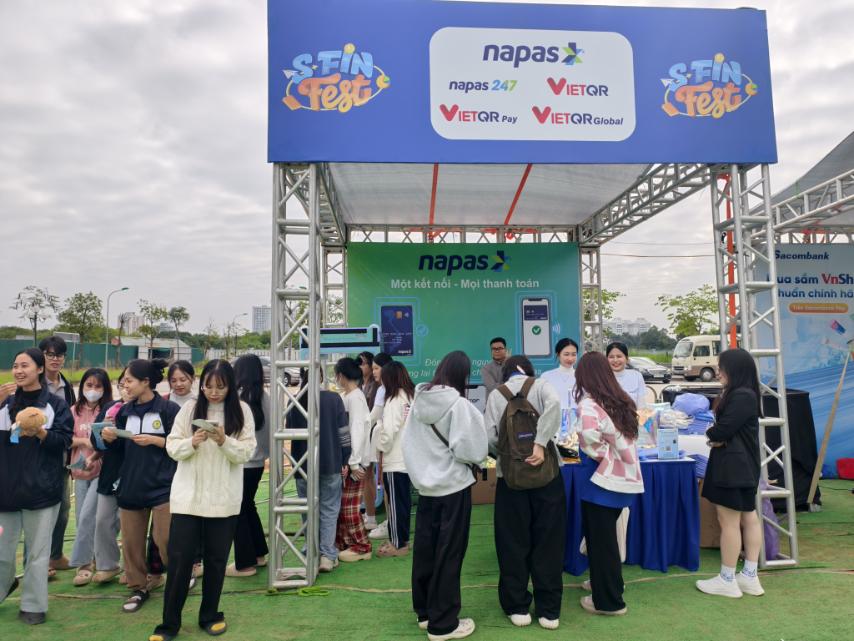 NAPAS đồng hành trang bị kỹ năng tài chính số cho sinh viên tại S-FINFEST 2025- Ảnh 2. NAPAS đồng hành trang bị kỹ năng tài chính số cho sinh viên tại S-FINFEST 2025- Ảnh 2.