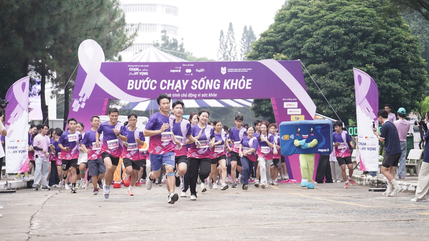 NAPAS, MASTERCARD và PAYOO trao tặng gói tầm soát ung thư và xét nghiệm HPV cho phụ nữ yếu thế- Ảnh 3.