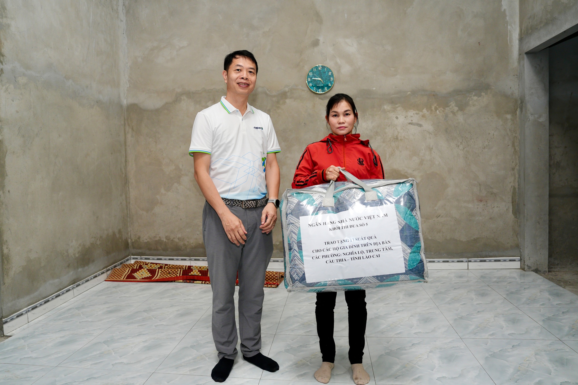 NAPAS – Thành viên Khối thi đua số 5 chung tay hỗ trợ xây nhà mới cho hộ nghèo tại Lào Cai - Ảnh 9.