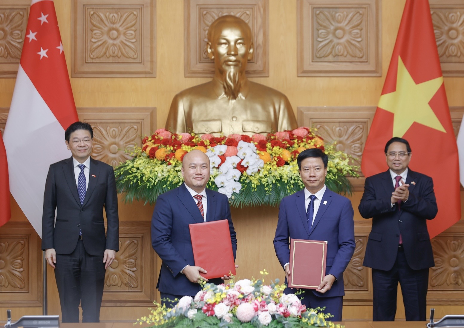 A group of men standing in front of a gold statue  AI-generated content may be incorrect.