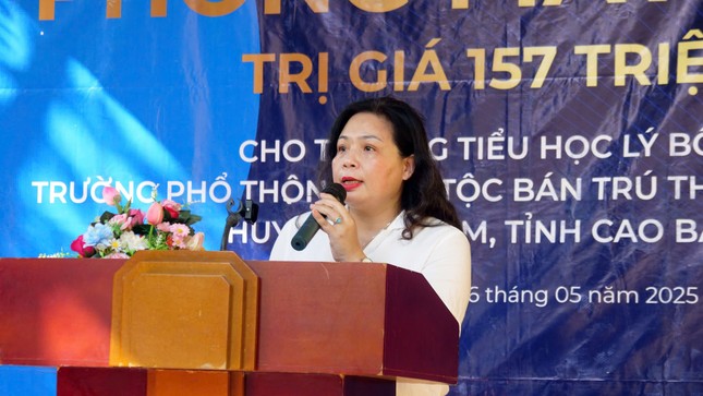 BTC Ngày thẻ Việt Nam trao tặng phòng máy tính và quà khuyến học cho học sinh vùng khó khăn tỉnh Cao Bằng- Ảnh 2. Trao phòng máy tính cho học sinh vùng khó khăn tỉnh Cao Bằng ảnh 2