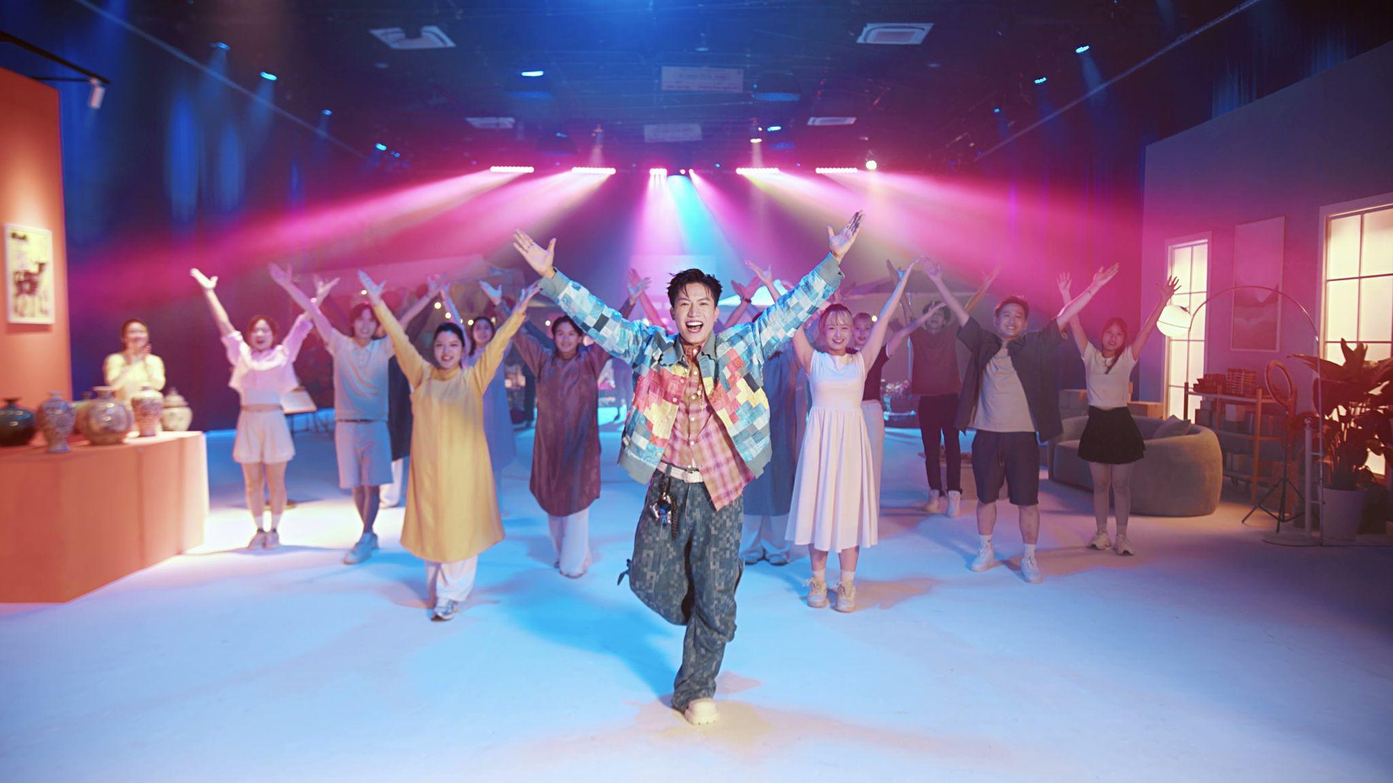 NAPAS kết hợp cùng Anh Tú và Bùi Công Nam ra mắt MV "Nhịp chạm Việt Nam"- Ảnh 1.