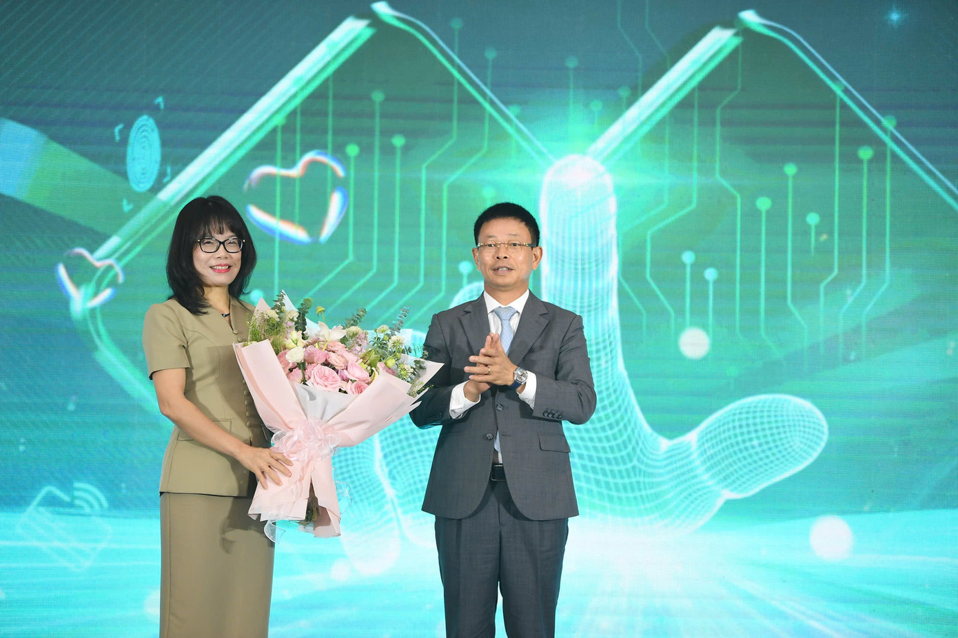 Ngày thẻ Việt Nam năm 2025: Một chạm - Vạn niềm tin- Ảnh 26. Ngày thẻ Việt Nam năm 2025: Một chạm - Vạn niềm tin- Ảnh 26.
