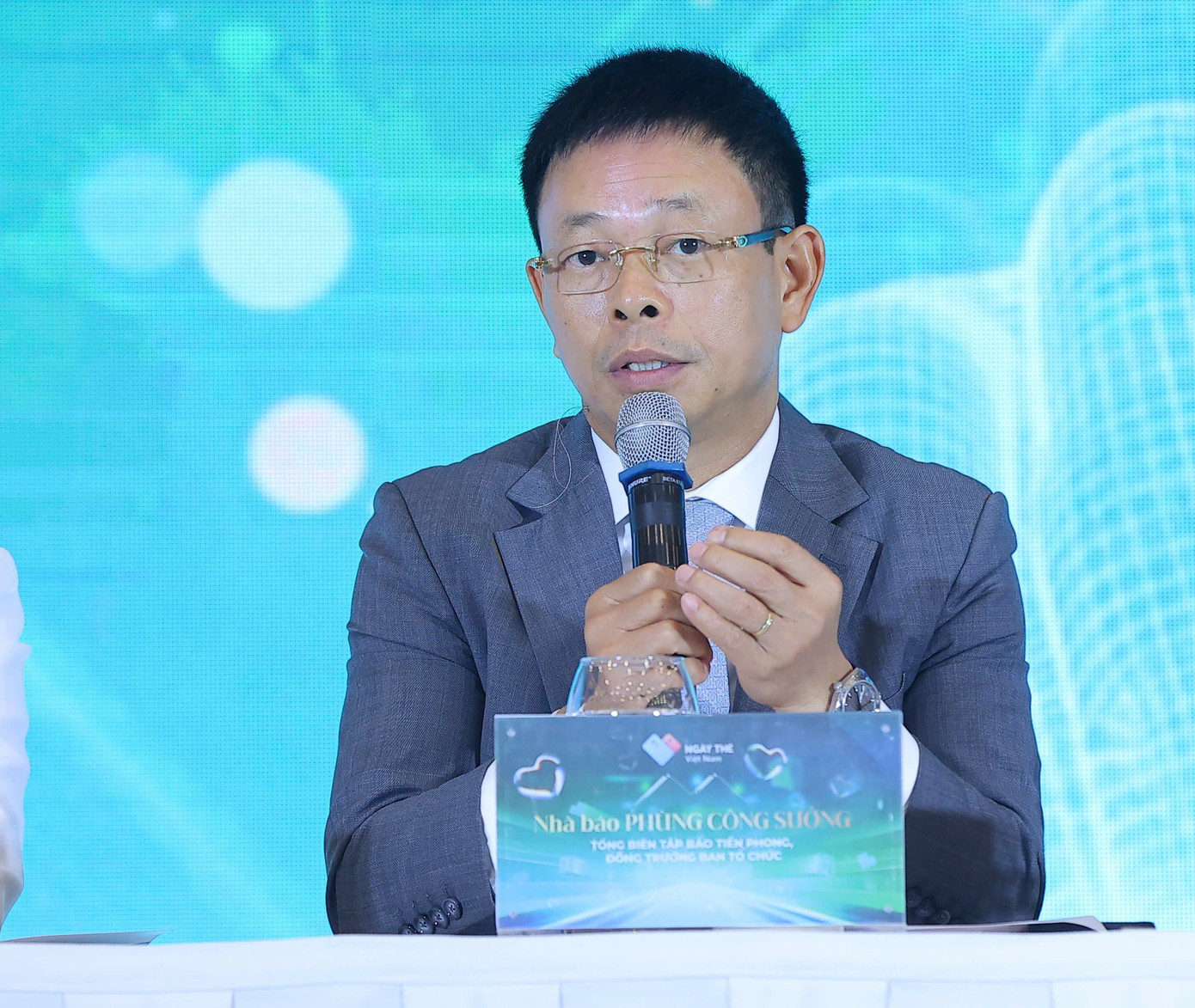 Ngày thẻ Việt Nam năm 2025: Một chạm - Vạn niềm tin- Ảnh 2. Ngày thẻ Việt Nam năm 2025: Một chạm - Vạn niềm tin- Ảnh 2.