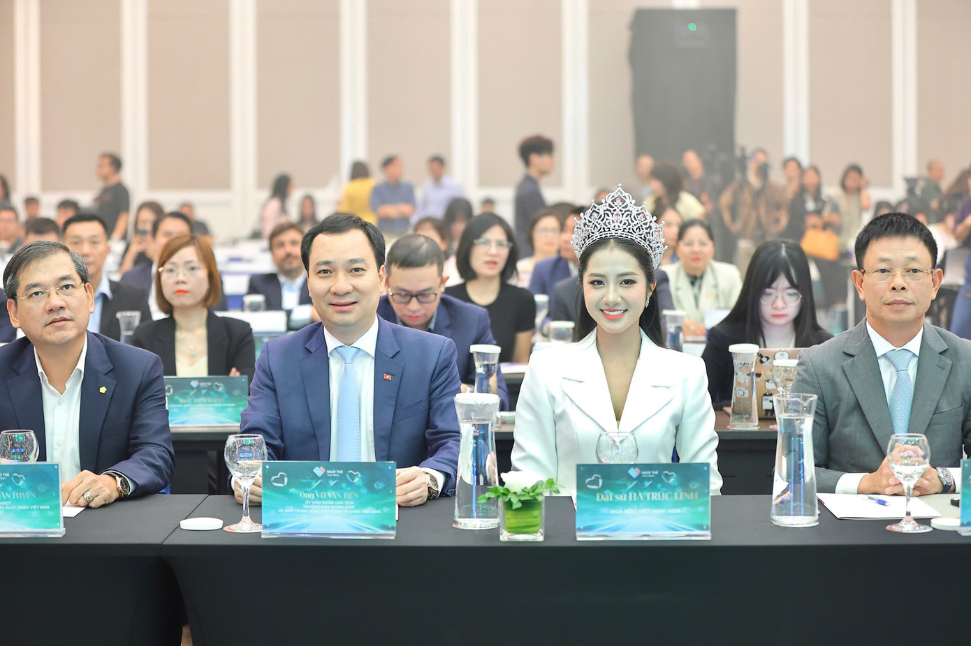 Ngày thẻ Việt Nam năm 2025: Một chạm - Vạn niềm tin- Ảnh 30. Ngày thẻ Việt Nam năm 2025: Một chạm - Vạn niềm tin- Ảnh 30.