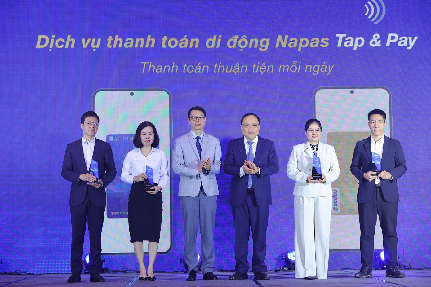 Ngày thẻ Việt Nam năm 2025: Một chạm - Vạn niềm tin- Ảnh 22. Ngày thẻ Việt Nam năm 2025: Một chạm - Vạn niềm tin- Ảnh 22.