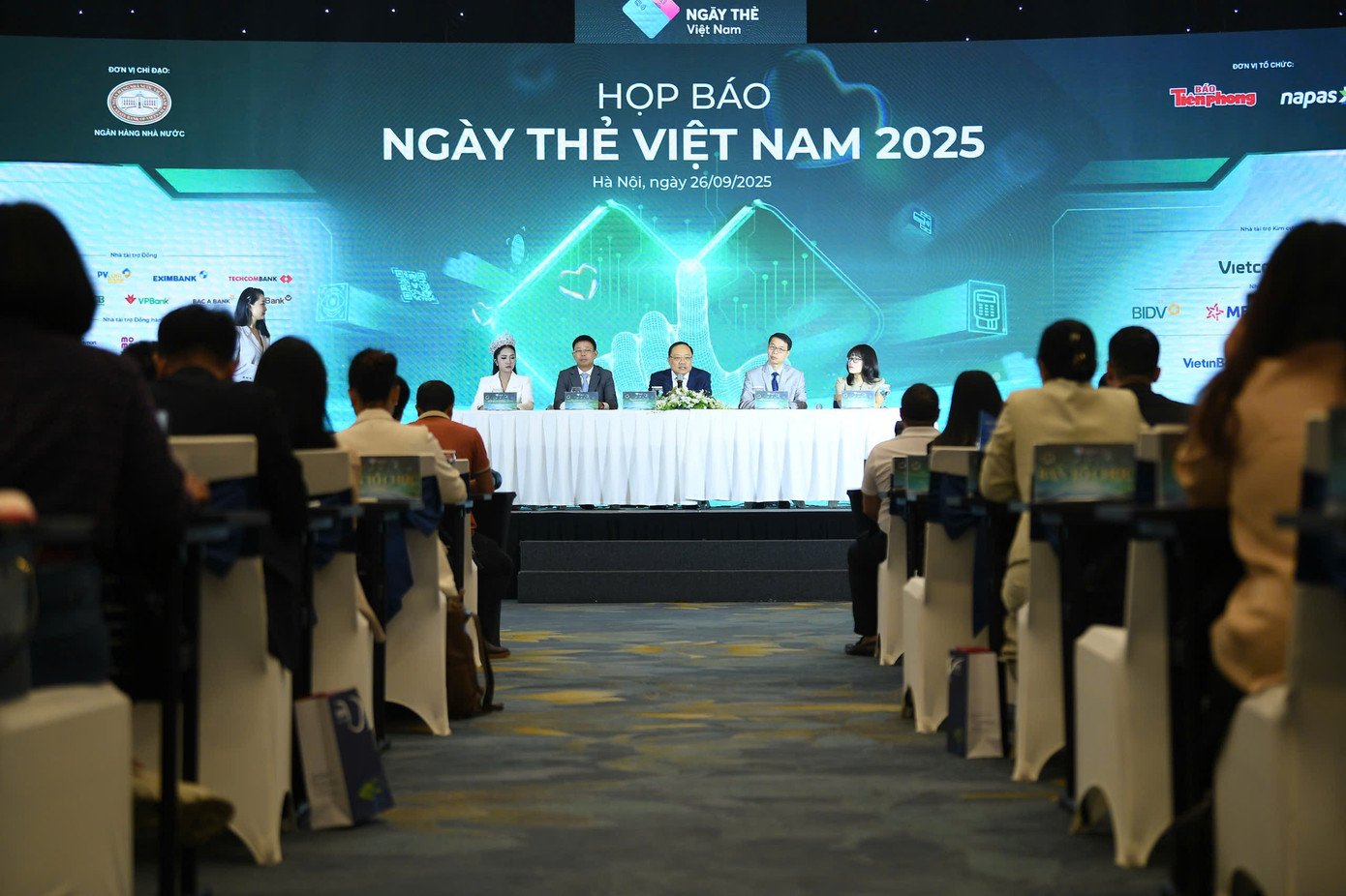 Ngày thẻ Việt Nam năm 2025: Một chạm - Vạn niềm tin- Ảnh 21. Ngày thẻ Việt Nam năm 2025: Một chạm - Vạn niềm tin- Ảnh 21.