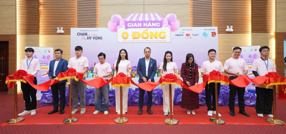 NAPAS, MASTERCARD AND PAYOO DONATE OVER 4 BILLION VIETNAMESE DONG, PROVIDE 2,010 FREE CANCER SCREENING PACKAGES AND ORGANIZE “ZERO-DONG STALLS” FOR VULNERABLE WOMEN- Ảnh 3.