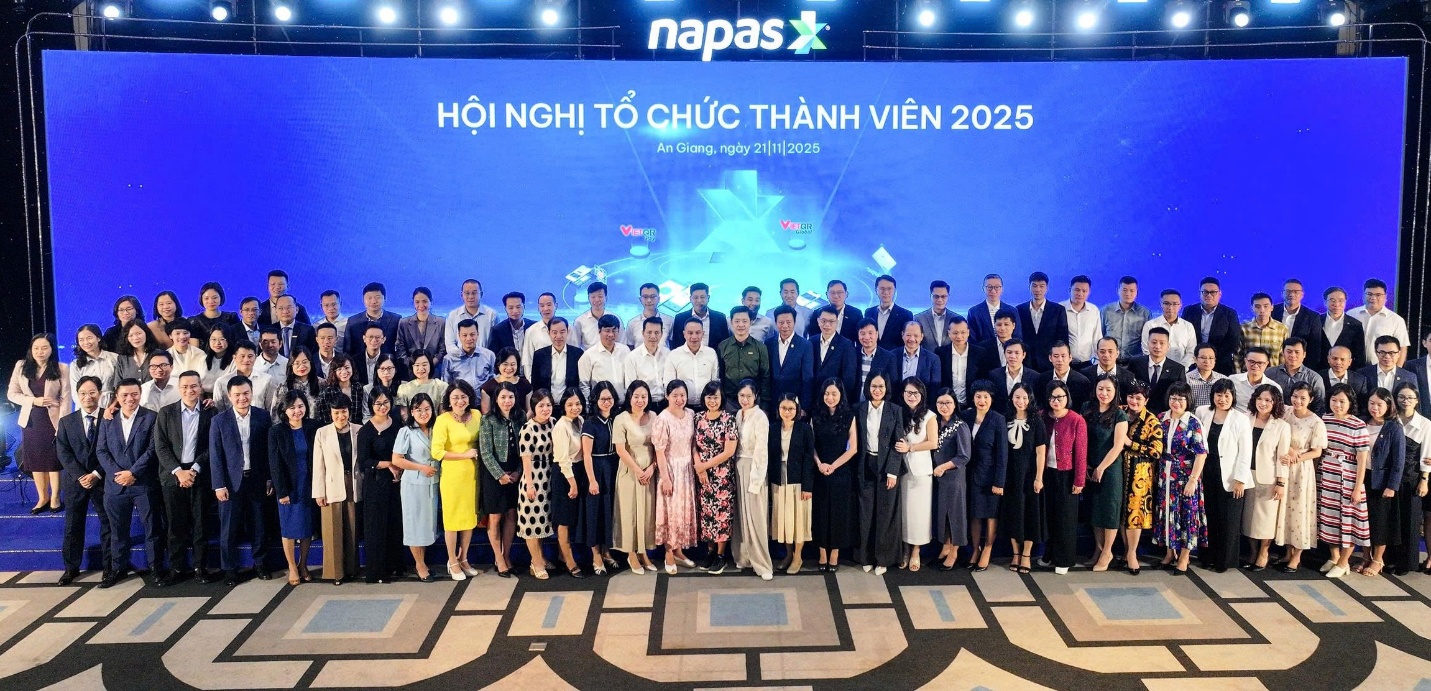 NAPAS 2025 Member Organization Conference- Ảnh 1. A group of people posing for a photo AI-generated content may be incorrect.