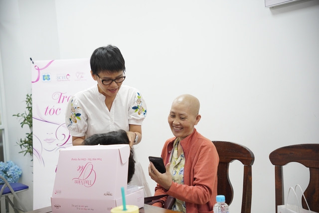 NAPAS and partners donated 50 new wigs to cancer patients at Ho Chi Minh City Oncology Hospital- Ảnh 8.