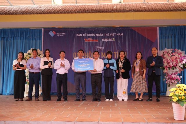NAPAS accompanies Vietnam Card Day in donating computer classrooms to Ha Sen Elementary and Secondary School, Hai Phong City- Ảnh 1.
