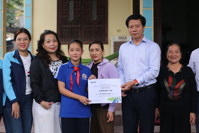 NAPAS accompanies Vietnam Card Day in donating computer classrooms to Ha Sen Elementary and Secondary School, Hai Phong City- Ảnh 5.