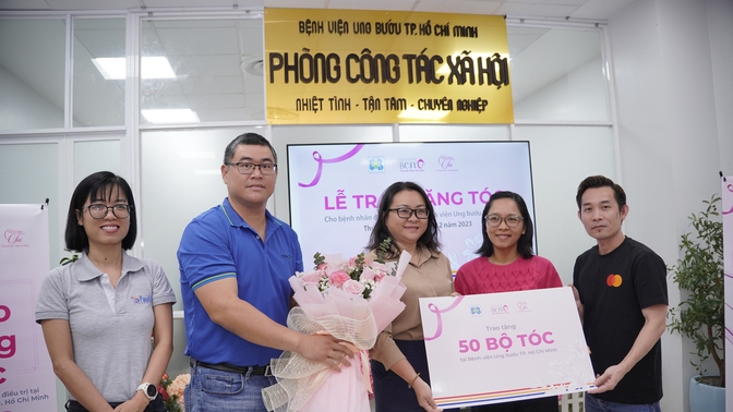 NAPAS và các đối tác trao tặng 50 bộ tóc mới cho bệnh nhân ung thư tại bệnh viện ung bướu TP. Hồ Chí Minh