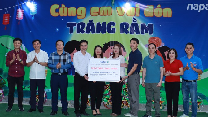 Lễ trao tặng điểm trường mầm non và tiểu học Sả Lủng