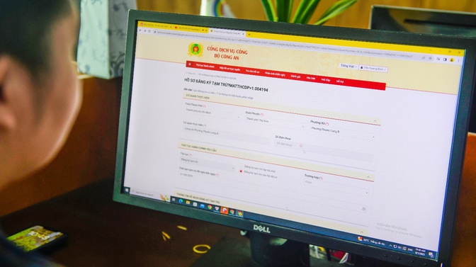 Người dân thuận tiện thanh toán dịch vụ công trực tuyến trên Cổng dịch vụ công Quốc gia và ứng dụng VNeID