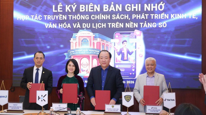 Khai trương Không gian trưng bày, live stream "Sức sống hàng Việt" trên "phố Hiệu" Tràng Tiền