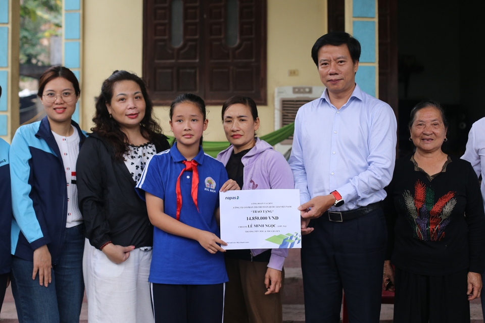NAPAS đồng hành cùng Ngày thẻ Việt Nam trao tặng phòng học máy tính cho Trường Tiểu học và THCS Hà Sen, Hải Phòng- Ảnh 5.