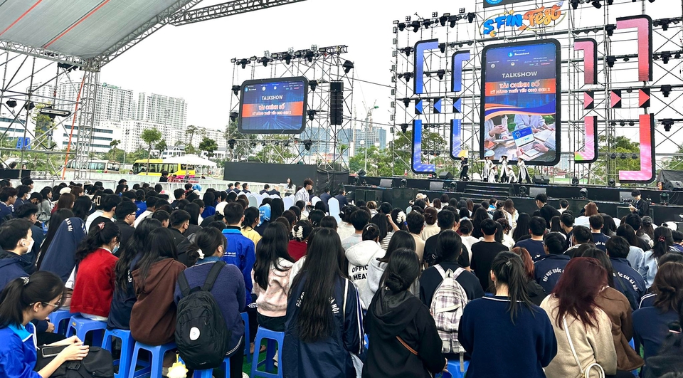 NAPAS đồng hành trang bị kỹ năng tài chính số cho sinh viên tại S-FINFEST 2025- Ảnh 1. NAPAS đồng hành trang bị kỹ năng tài chính số cho sinh viên tại S-FINFEST 2025- Ảnh 1.