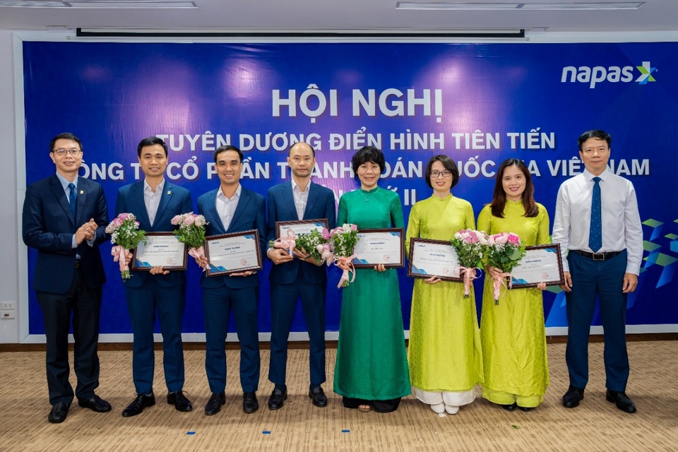 NAPAS tổ chức Hội nghị tuyên dương điển hình tiên tiến lần thứ II - Ảnh 6. NAPAS tổ chức Hội nghị tuyên dương điển hình tiên tiến lần thứ II - Ảnh 6.