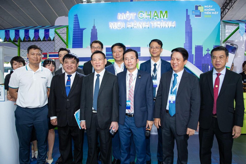 Sôi động gian hàng NAPAS tại Lễ hội không tiền mặt - Ting ting Day 2025 - Ảnh 1. Sôi động gian hàng NAPAS tại Lễ hội không tiền mặt - Ting ting Day 2025 - Ảnh 1.